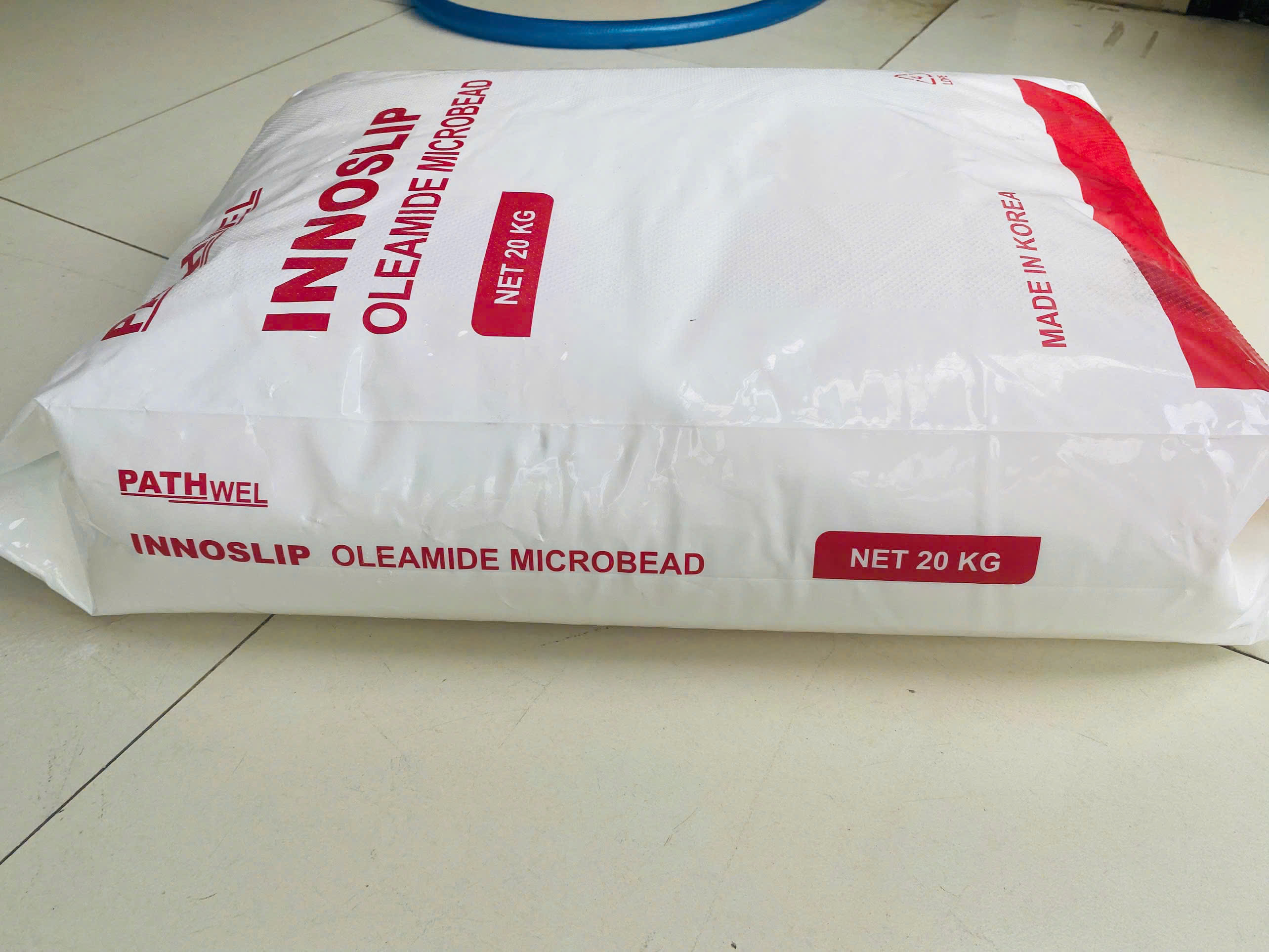 Phụ gia tăng trơn Oleamide Microbead